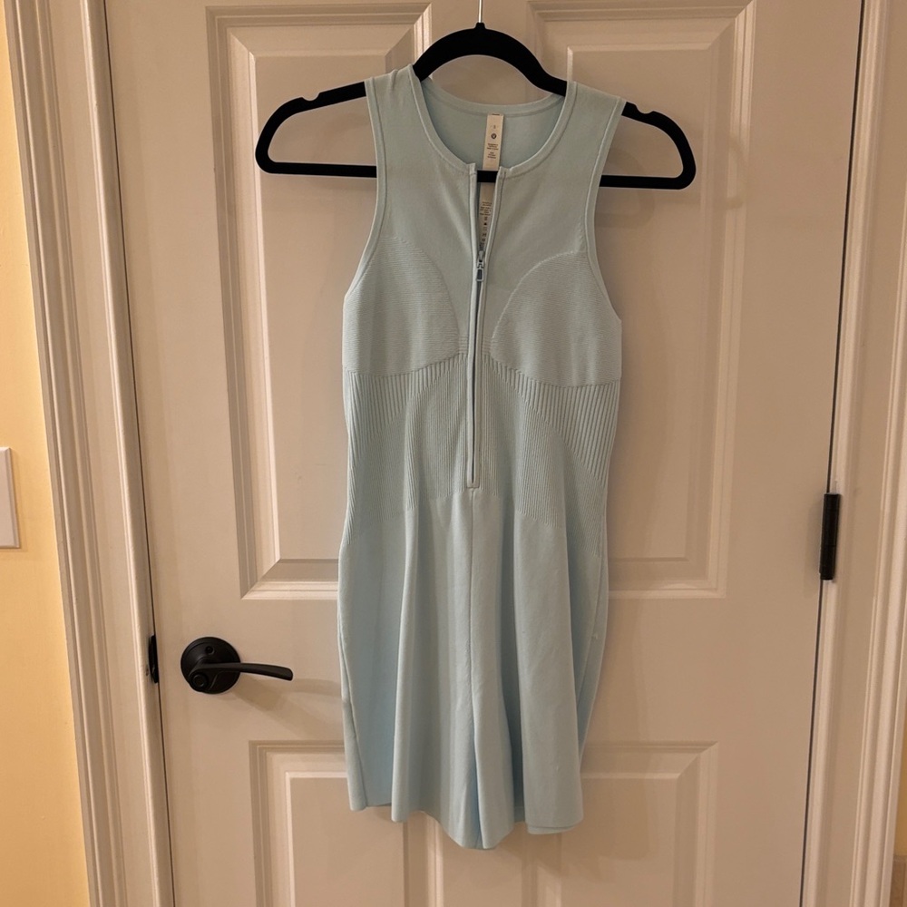 Lululemon NWOT sky blue jumper. Size S